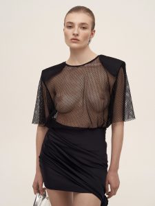 Топ з акцентними плечима 2