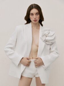 Жакет з декоративною квіткою 2